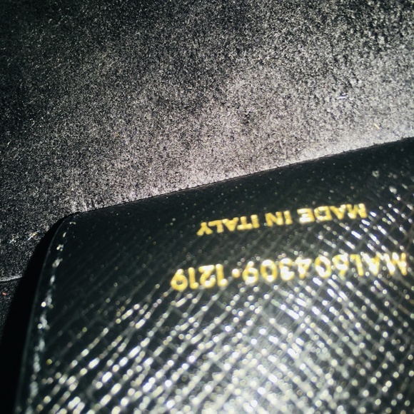 Saint Laurent Medium East/West Leather Tote - Picture 14 of 14